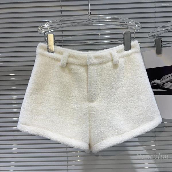 Pantalones cortos para mujer 2023 Invierno Estilo clásico Lana de visón para mujeres Color sólido Temperamento Corto Blanco Negro Pantalones de bota Calle