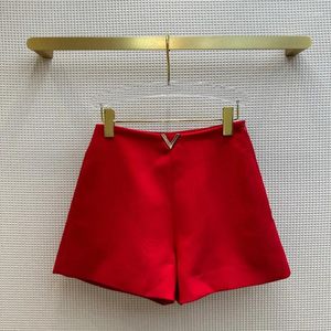 Shorts pour femmes 2024 Haute qualité Mode Taille haute Tempérament droit Fille à la mode Décoration en métal Lâche Un mot Loisirs