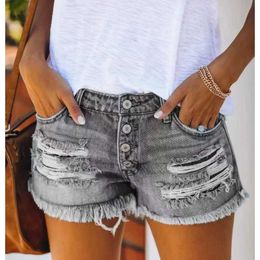 Dames shorts 2024 Summer Fashion Hot Sales Trends Europese en Amerikaanse trends Dames geperforeerde Tassel Denim Straight Chest Shorts Y240420