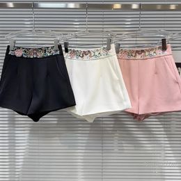 Shorts voor dames 2024 Zomerstijl Nationale stijl Bloem met de hand afgestemde taille driepuntspak voor vrouwen Fashion High