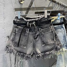 Dames shorts 2024 Zomer nieuwe denim shorts vrouwen hoge taille tassel retro met hot pants femme keten slanke grijs blauwe denim shorts vrouwelijk y240420