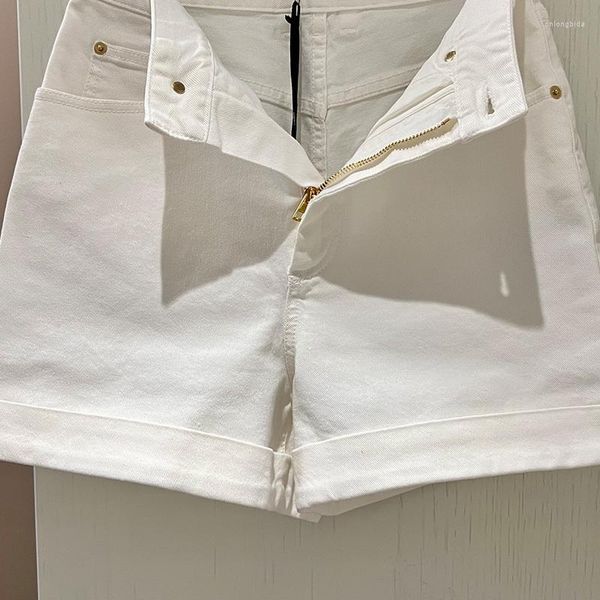 Short féminin 23 printemps d'été blanc denim piste femme hauteur hauteur