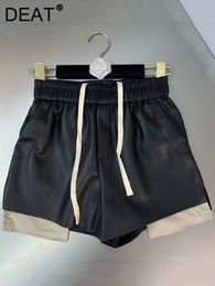 Shorts pour femmes DEAT printemps mode contraste couleur plissé Patchwork pantalons courts femmes taille élastique hanche Wrap cuir Shorts dame 11P01104 230515