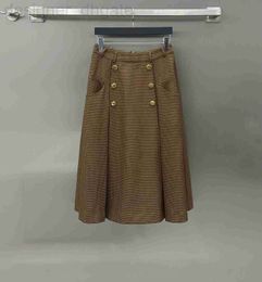 Vrouwen Shorts Designer 2023 Herfst NewStyle Veelzijdige Plaid Gouden Knop Geperst Geplooide Mid Lengte Rok Voor Vrouwen 3A12