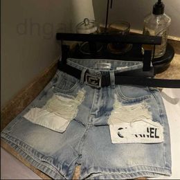 Damesshorts Designer Brand Hoge kwaliteit van de originele standaard zomervakantie Tweedelige jeans met noodlijdend ontwerp, modieuze en veelzijdige comfortabele OQX0