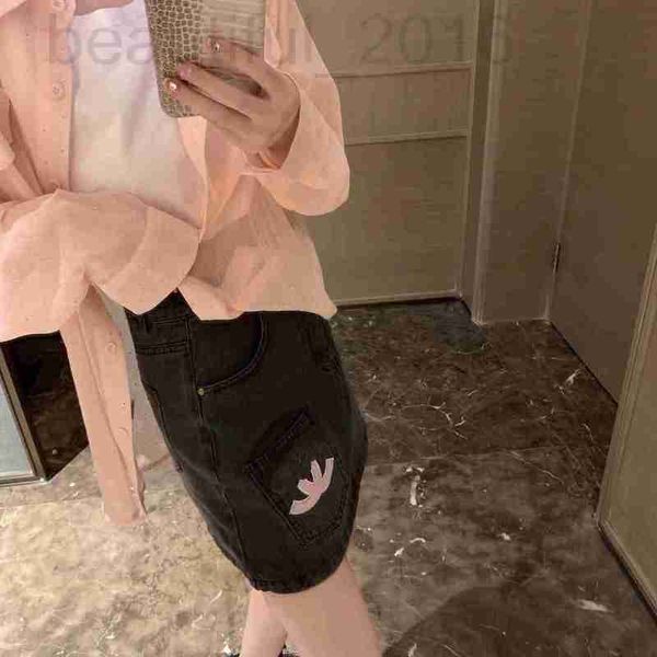 Design de shorts pour femmes de style Hong Kong, un short et jupes en jean à taille haute brodée pour les femmes 2023 Nouvelle minceur anti-body, un pantalon de jupe de jupe de corps ZD