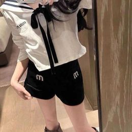 Shorts pour femmes Designer miumius version coréenne short en velours strass noir pour les femmes à porter en automne et en hiver populaire avec des bottes minceur pantalons à jambes larges