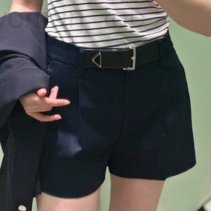 Diseñador de pantalones cortos para mujeres South Oil High Versión 24 Temprano en la primavera N Nuevo P cintura A-línea A-Línea Versátil Simple y delgado Traje de estilo para mujeres KVLP