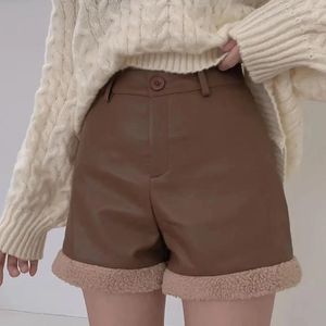 Shorts pour femmes taille haute bord en peluche PU mode mince maigre fourrure d'agneau fermeture éclair bas sac serré hanche Goth Y2k fille pantalon court