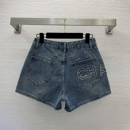 Shorts pour femmes short en jean de couleur claire pantalon à jambe droite pour femmes 2023 style d'été mince et élégant décontracté 230325