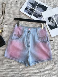 Pantalones cortos de mujer Primavera y verano cintura alta colorete en polvo gradiente botón de diamante pantalones vaqueros cortos