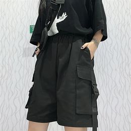 Short Femme Xpqbb Gothique Noir Cargo Court Été Streetwear Couple Jambe Large Femme Harajuku Grandes Poches Genou Longueur Pantalon 4Xl 230720