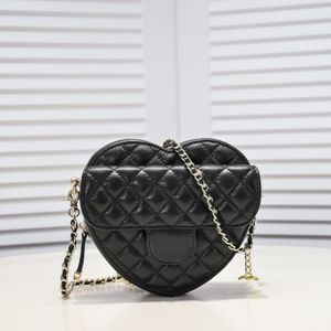 Sac bandoulière femme love bag la création de mode est un jeu. Légendes de collision avec des modèles de poker Chaque visage de poker est un as de la mode