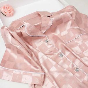 Dames Sleep Lounge Nieuwe reversknop Cardigan 2 -delige outfit Set vrouwen ijs zijden zachte slaapkleding voor vrouwelijke roze rooster pyjama's voor meisjes