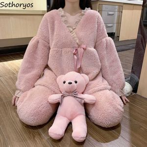 Dames Sleep Lounge Roze V-Neck Winter Pyjama Sets Vrouwen losse kant Flanel Elegant Stijlvol, gezellig dikke dikke pluche Nightwear Winddicht Soft Soft Thermal Cute T221017