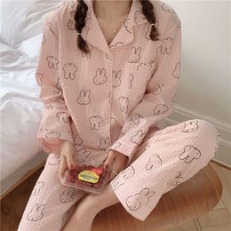 Ropa de dormir para mujer 100% gasa de algodón Rayas verticales Ropa de oso encantador Conjunto de pijamas de manga larga Traje de cuello redondo Ropa de ocio Pijamas para el hogar 230314