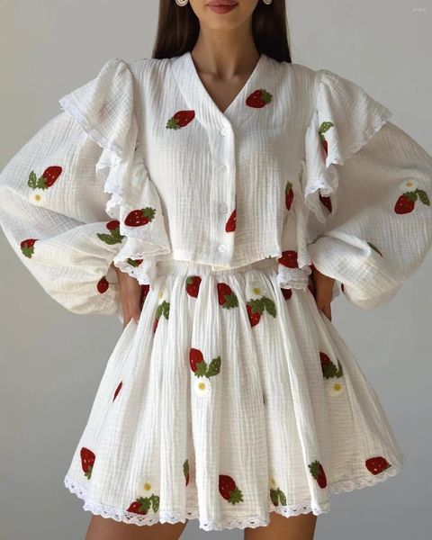 Vêtements de nuit pour femmes 2024 costume à la maison femmes pyjamas coton lin haut jupe ensemble été fraise volants manches longues bouton chemisier mini tenues