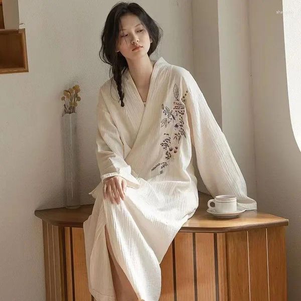 Vêtements de nuit pour femmes 2024 Japonais Kimono Robe de chambre Automne Dames Coton Crêpe Tissu Broderie Été Peignoir Service À Domicile Robe De Bain