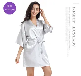 Vêtements de nuit pour femmes 2024 Chemise de nuit Simulation Soie Satin Kimono Brillant Solide Couleur Mince Cardigan Printemps Automne Sexy Peignoir Court S1