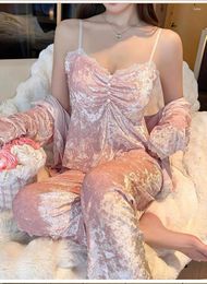 Damesnachtkleding Herfst- en winterkanarie-pyjama Drie sets met borstkussen Kanten rand Goud Diamant Fluweel Homewear Lange mouwen