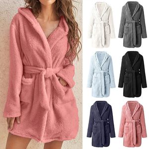 Vêtements de nuit pour femmes Automne Hiver Robes chaudes pour femmes Pyjamas doux et confortables Couleur unie Peluche Polyvalent Peignoir de poche Homewear S-2XL 231205