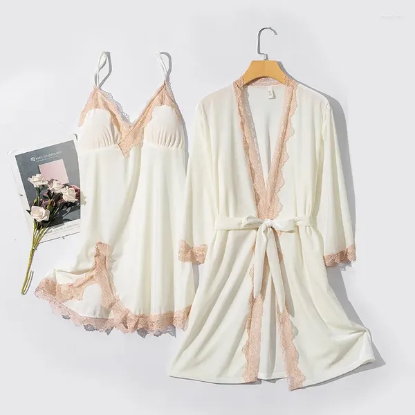 Vêtements de nuit pour femmes Mariée Demoiselle d'honneur Mariage Velours Twinset Robe Ensemble Lâche Home Wear Sexy Dentelle Garniture Chemise De Nuit Automne Hiver Femmes Peignoir