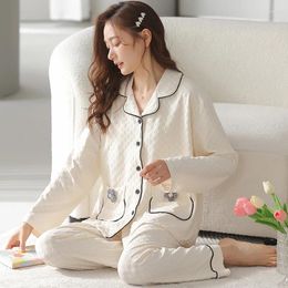 Vêtements de nuit pour femmes coton pyjamas coréen mignon broderie de fleur de fleur négligea filles à manches longues