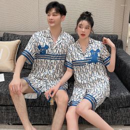 Vêtements de nuit pour femmes Couple Designer Pyjamas de luxe pour hommes Soie Satin Vêtements de nuit à manches courtes Shorts Costume Amant Pijamas