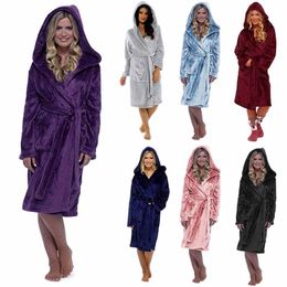 Vêtements de nuit pour femmes Flanelle Femmes Hommes Robe Doux Confortable Épais Chaud Pyjama Hiver Douche Spa Peignoir Sommeil Chemise De Nuit Robe De Chambre