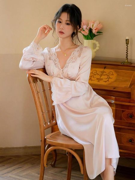 Vêtements de nuit pour femmes Pyjamas français Chemises de nuit Femmes Sexy Manches longues Soie Col V Dentelle Chemise de nuit Princesse victorienne