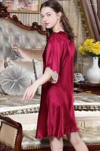 Vêtements de nuit pour femmes de haute qualité réalité de nuit en dentelle en dentelle sexy pyjamas 3/4 manches à la maison porte du vin rouge