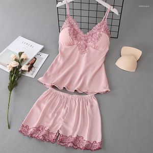 Vêtements de nuit pour femmes Ice Silk Touch Soft Women Pyjamas Broderie Sexy V Lead Spaghetti Strap Shorts Set