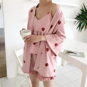 Dames slaapkleding kawaii kimono pyjama's Japanse schattige aardbeien badjas sexy riem lingerie dames verband tops en shorts nachtkleding