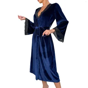 Vêtements de nuit pour femmes Élegants Charmands de nuit Soft Velvet Lace Panneau Long Bathrobe Contrôle V Calage en V vers le haut