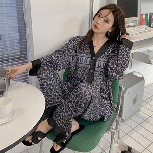 Pyjamas en soie glacée imprimé léopard pour femmes