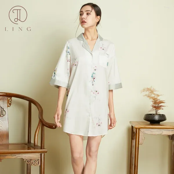 Nightands de nuit Ling Silk avec une robe de style bouton