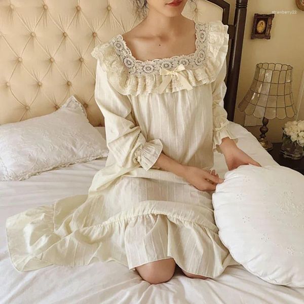 Vêtements de nuit pour femmes Lolita Robe Fleur broderie en dentelle carrée carrée princesse somnifères vintage de nuit