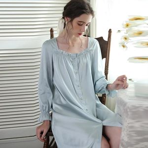 Vêtements de nuit pour femmes à manches longues en soie Satin Vintage Court Style chemise de nuit Chemise pour femmes vêtements de détente col carré robe pyjama