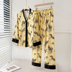 Ropa de dormir para mujer, pijamas de moda novedosos para mujer, pijamas de seda satinada con cebra de dibujos animados bonitos, conjunto de dos piezas, ropa de casa para invierno y otoño 230203