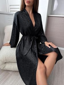 Vêtements de nuit pour femmes Pyjamas Col V Satin Soie Noir Jacquard Robe Robe Peignoir Lâche