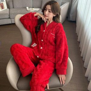 Vêtements de nuit pour femmes Pyjamas en molleton de corail rouge Femmes Automne Hiver Ajouter à épaissir Cardigan Jubilant Loungewear peut être porté à l'extérieur