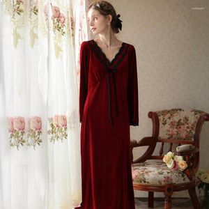 Vêtements de nuit pour femmes Sexy col en V velours robe de nuit femmes hiver style français chaud velours longue robe princesse vêtements de nuit vintage chemises de nuit