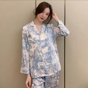 Vêtements de nuit pour femmes Pyjamas en soie femmes été glace soie imprimé léopard sexy haut de gamme luxe décontracté vêtements de maison femmes long sommeil pantalon ensemble 230406