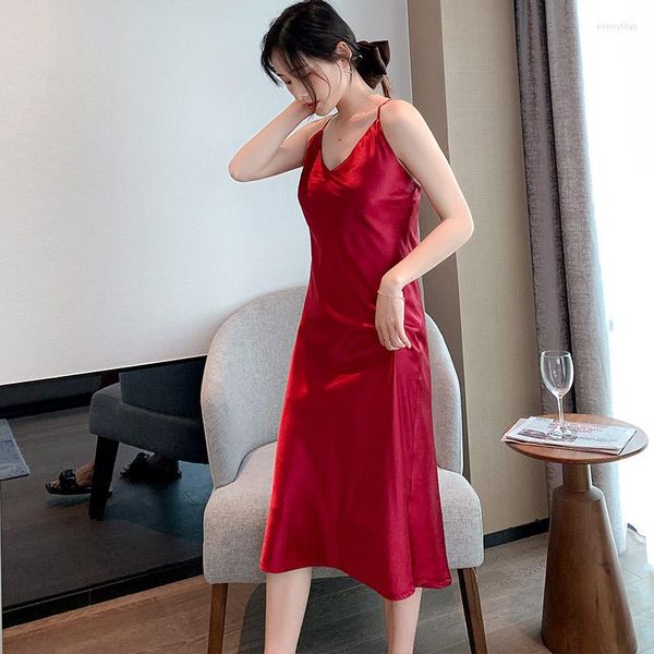 Vêtements de nuit pour femmes Robe d'été complète Sling Vin rouge Satin Long Loungewear Femmes Dos nu Sexy Party Wedding Midi Robe d'été élégante