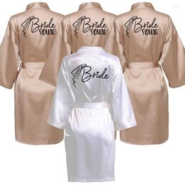 Vrouwen Nachtkleding Bruiloft Team Bruid Gewaad Met Zwarte Letters Kimono Print Satijnen Pyjama Bruidsmeisje Badjas Gewaden