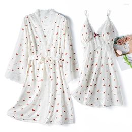 Vêtements de nuit pour femmes Robe de mariée blanche mariée Ensemble Sweet Print Strawberry Nightgown Sexy Soie Satin Kimono Peignoir Robe Loose Home Dress