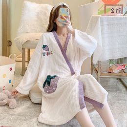 Vêtements de nuit pour femmes hiver flanelle peignoir éponge longue et épaisse Robe femmes chemise de nuit décontracté maison corail polaire pyjamas en vrac