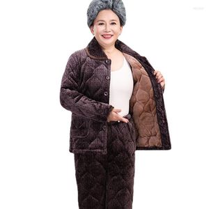 Pyjama d'hiver pour femme d'âge moyen et âgé avec vêtements de maison en velours de vison matelassé extra-large à trois couches.