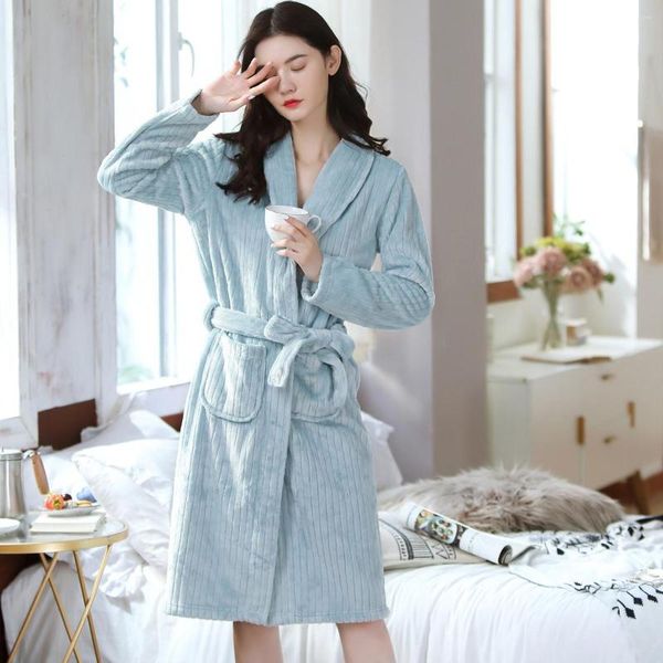 Vêtements de nuit pour femmes Hiver Chaud Flanelle Peignoir Femmes Genou-Longueur Peignoir Doux Épaissir Échantillon Ciel Bleu Robes Femme Homewear Pyjamas