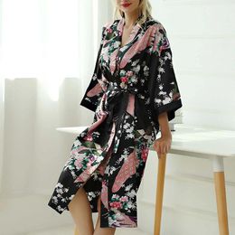 Ropa de dormir para mujer Mujer Estilo suelto Pijamas Hogar Ropa de dormir Lace Up Peacock Print V-cuello Vestido de noche Japonés Kimono Yukata Bata de baño 2024